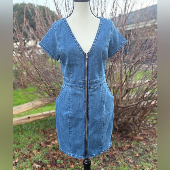 Guess Dresses & Skirts - Guess Denim Zip Front Dress sz Lg
